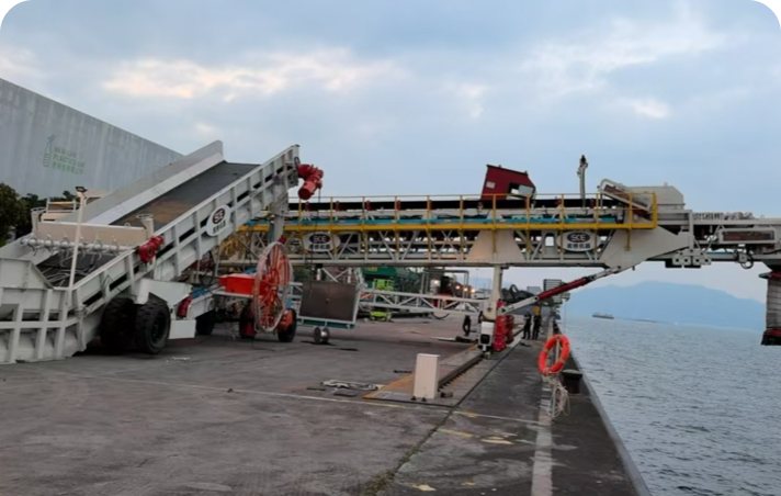 Suministro de una máquina de carga móvil de 1000 t/h para el puerto de San Martín en Paracas, Perú